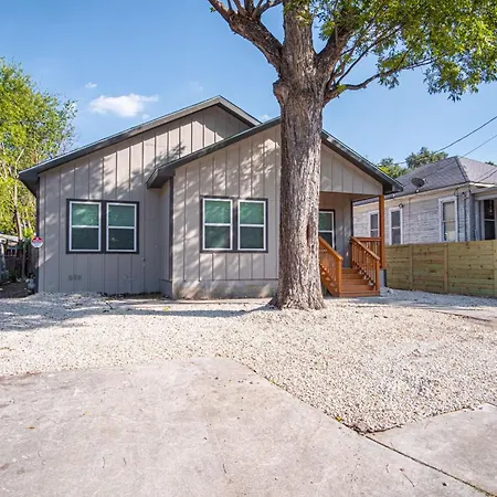 Urban Delight 4Br3Ba Near City Center